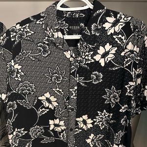 MENS GUESS DRESS SHIRT — MEDIUM